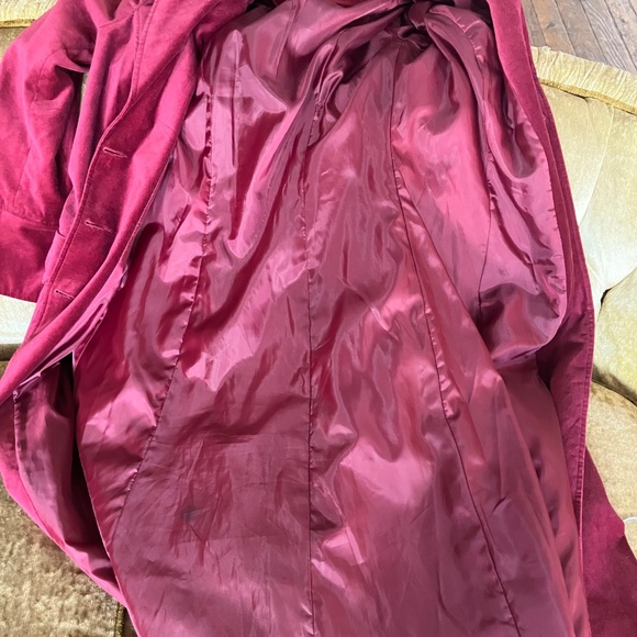Burgundy velvet full length trenchcoat - Picture 12 of 13